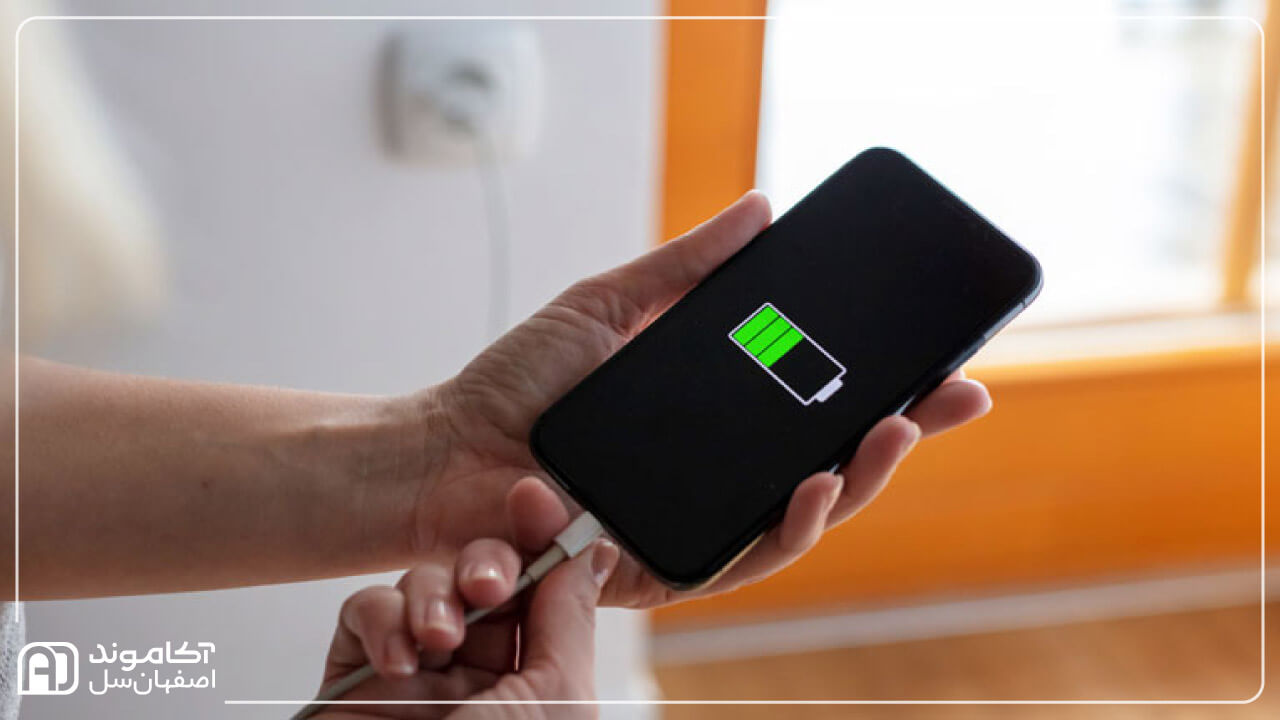 روش های شارژ گوشی- در زمان شارژ از گوشی‌تان استفاده نکنید